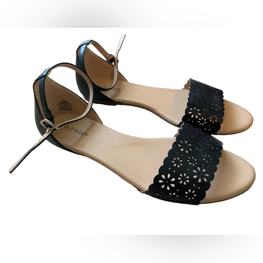 NWOT Old Navy Black Cut-out Sandals size 9